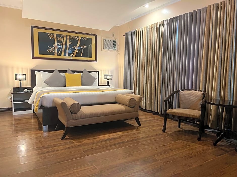 Photo 1 of 17 of Suite, Whirlpool