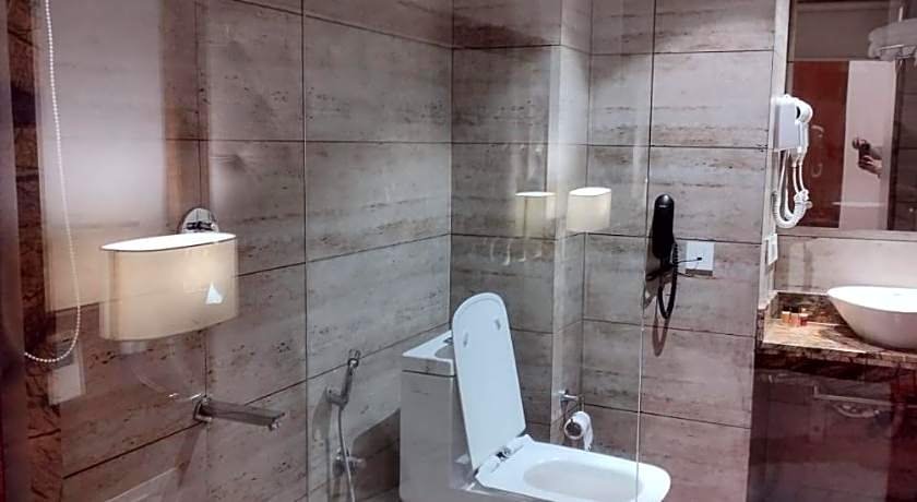 Royale Retreat Hotel And Spa Near Mall