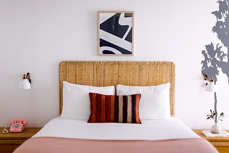 The Wesley by AvantStay Mid-Century Modern Oasis with Pool