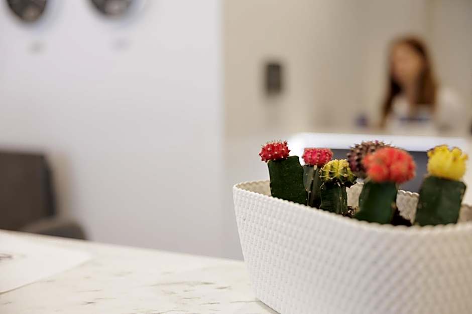 Local Hostel & Suites