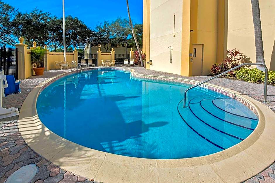 La Quinta Inn & Suites by Wyndham West Palm Beach Airport