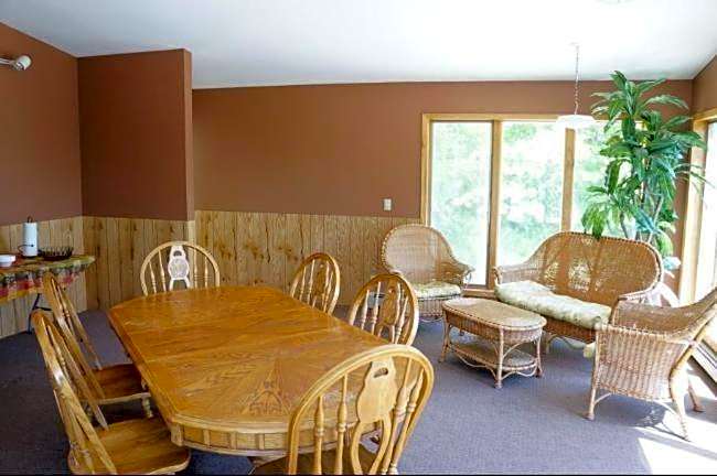 Little Bluff Inn