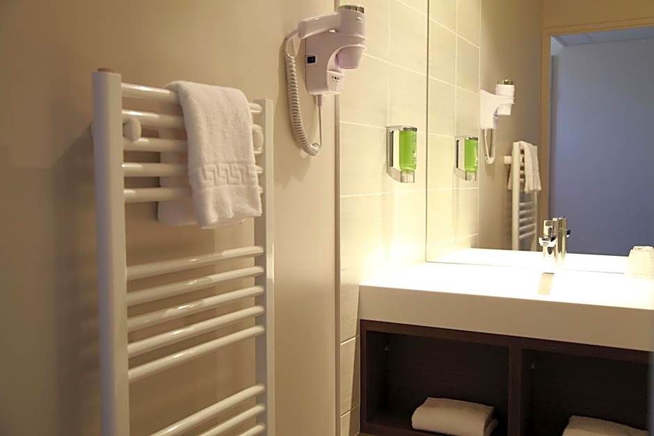 Brit Hotel Vannes - Theix Golfe du Morbihan