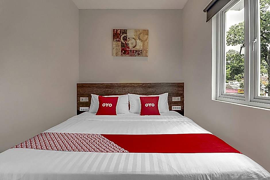 Collection O Cihampelas Near Ciwalk Formerly Regia Cihampelas