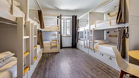 Bed in 10-Bed Mixed Dormitory Room
