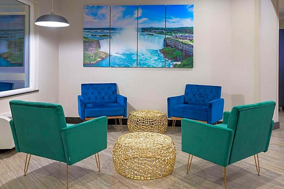 La Quinta Inn & Suites by Wyndham Buffalo Airport