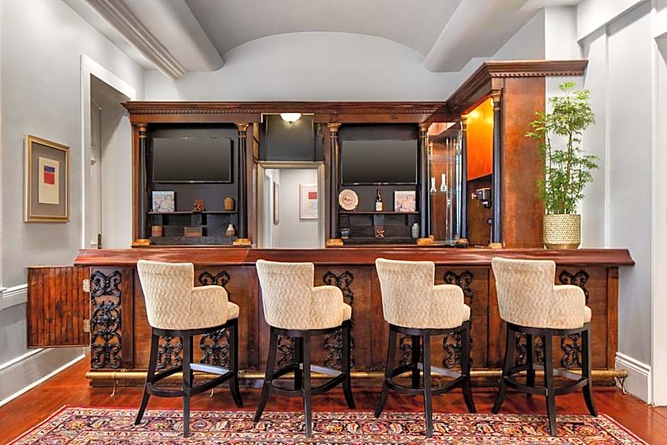 New Orleans Courtyard Hotel by the French Quarter