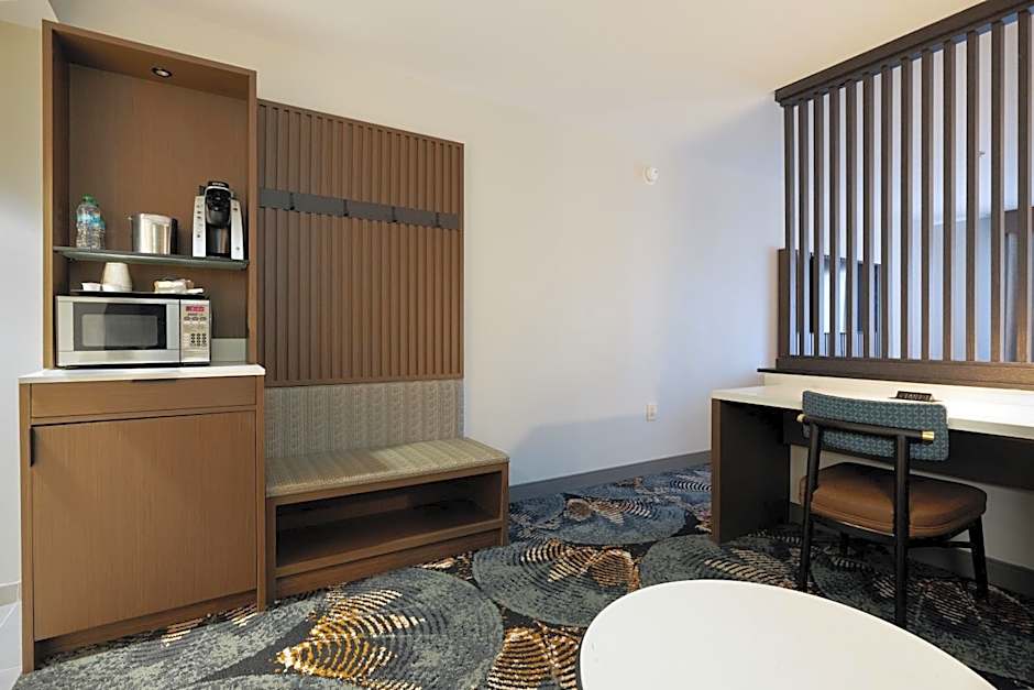 DoubleTree By Hilton Hotel Savannah Airport