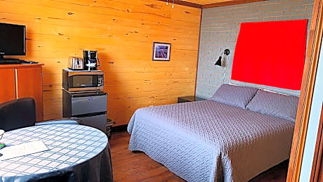 Queen Room with Kitchenette