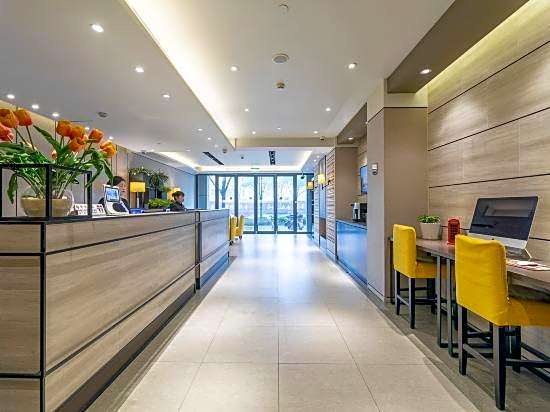 Home Inn Plus (Ningbo Old Bund Tianyi Square)