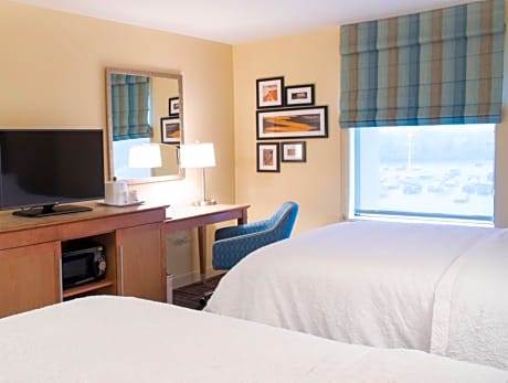 2 Queens Mobility/Hearing Access Tub Nosmok