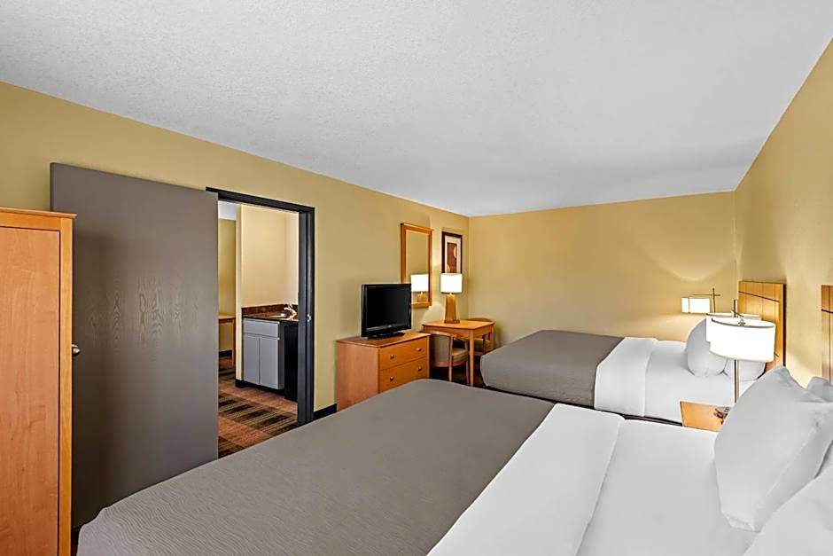 Quality Inn & Suites Des Moines Airport