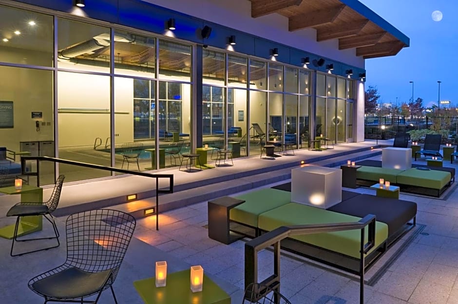 Aloft Portland Airport Hotel at Cascade Station