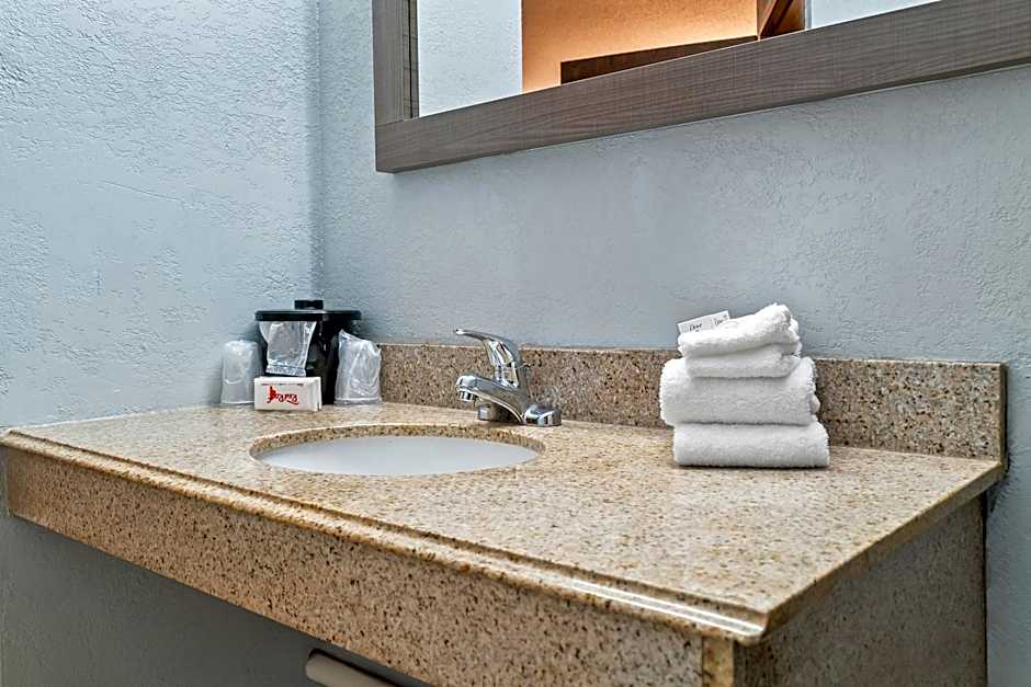 HomeTowne Studios by Red Roof Flint