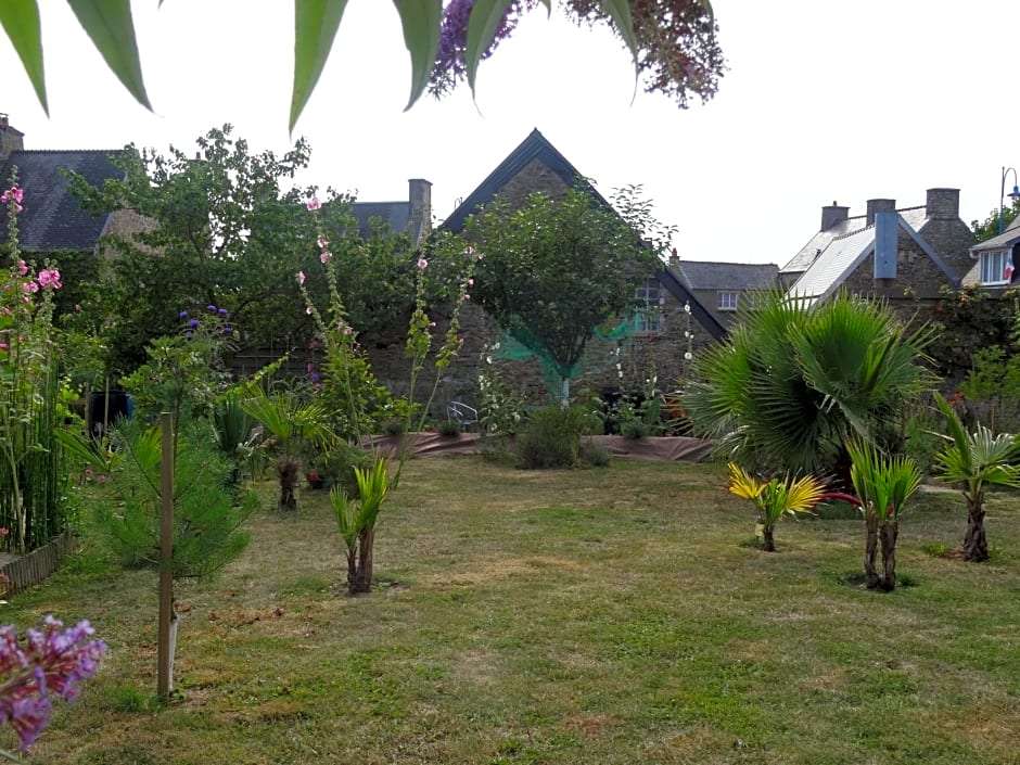 Studio "LA MEDINA", PISCINE jusqu'au 15 septembre, JARDIN BOTANIQUE, COMMERCES &MER