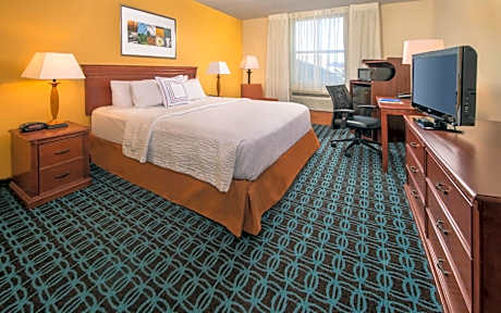 King Room, 1 King Bed, Microwave/Mini Fridge