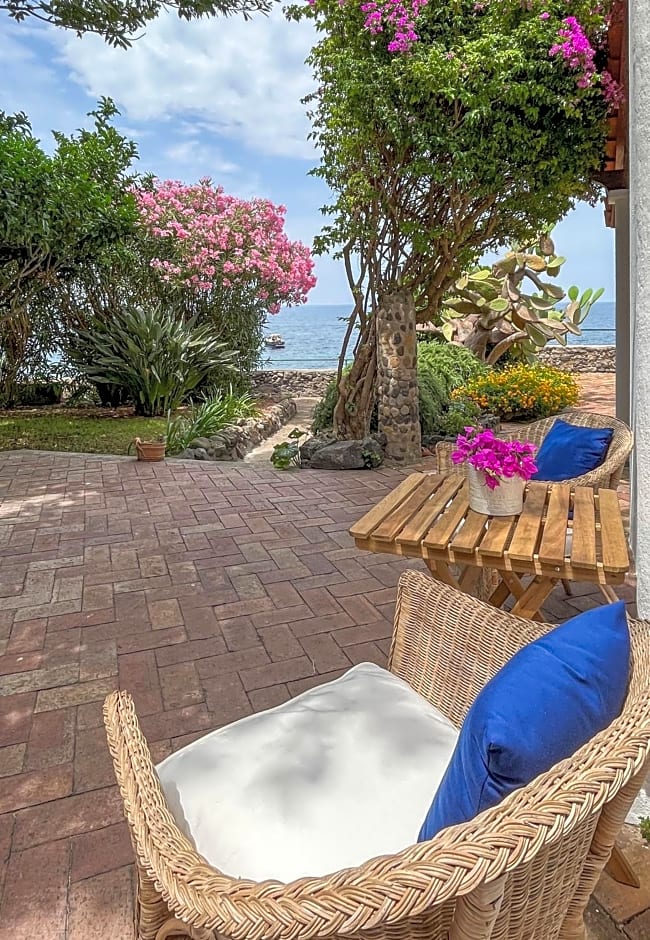 Nelinda Waterfront Accommodation