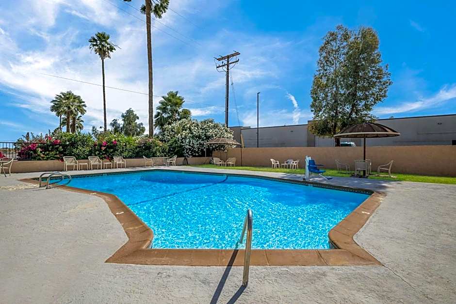 Rodeway Inn & Suites