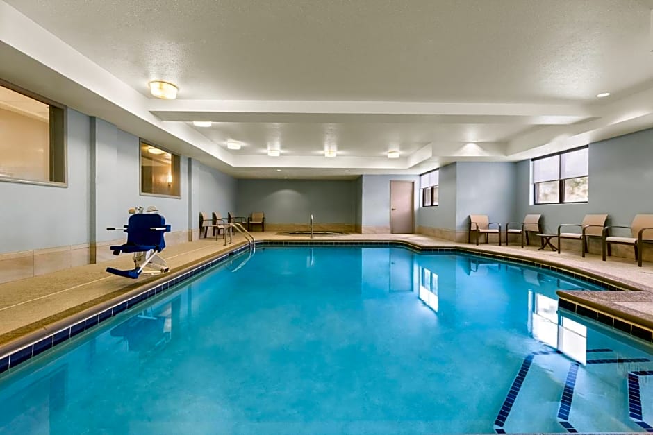 Holiday Inn Express Grove City - Premium Outlet Mall by IHG