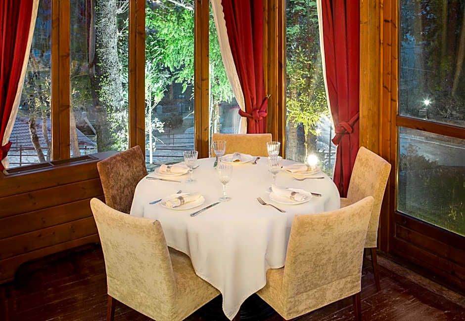 Country Club Hotel & Suites