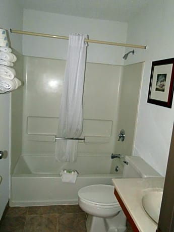 Deluxe Double Room (2 Adults + 1 Child)