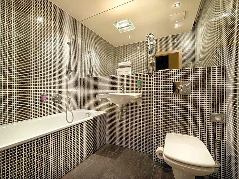 Ea Hotel Crystal Palace