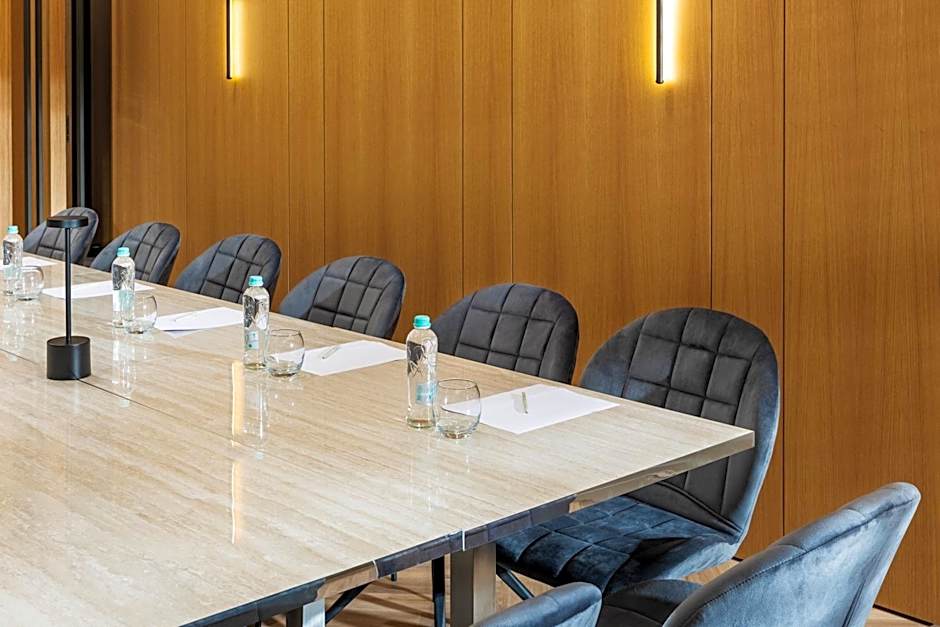 -- ESTE PARK HOTEL -- part of Urban Chic Luxury Design Hotels - Parking & Compliments - next to Shopping & Dining Mall Plovdiv