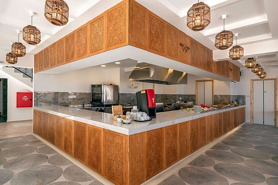 Golden Bee Lifestyle