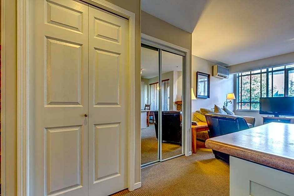 Town Plaza Suites by Golden Dreams