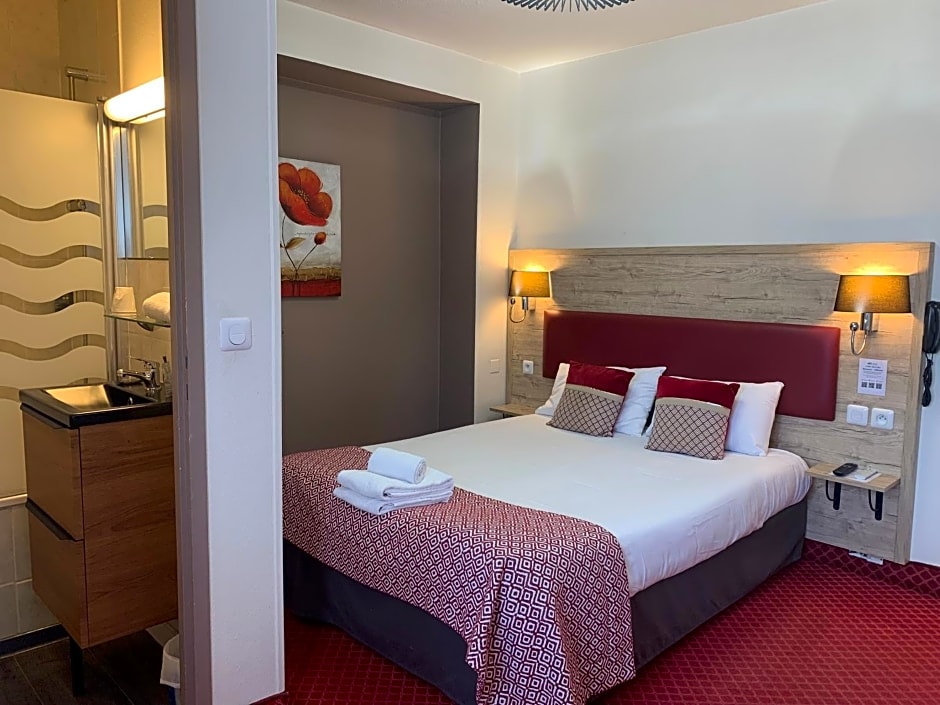 Brit Hotel Bleu Nuit