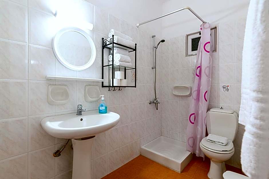 Ni-Mar Studios & Apartments