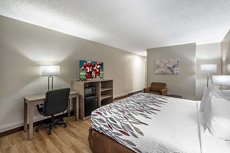 Red Roof Inn & Suites Sulphur Springs