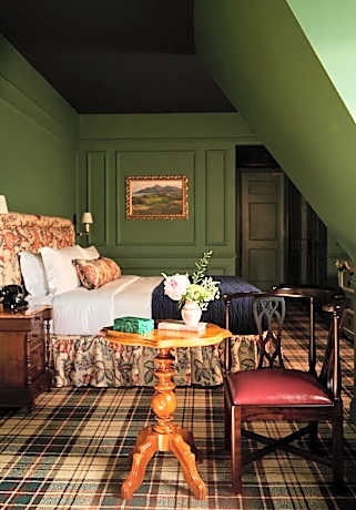 Slieve Junior Suite King or Twin