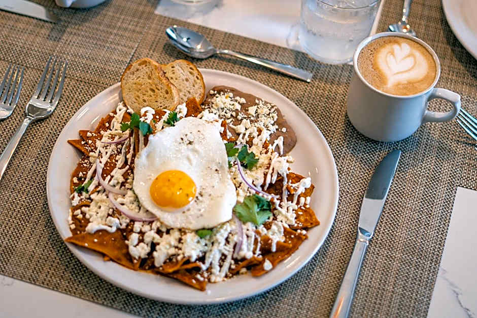 Flamboyan Hotel & Residences