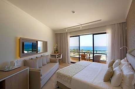 Deluxe Suite with Sea View
