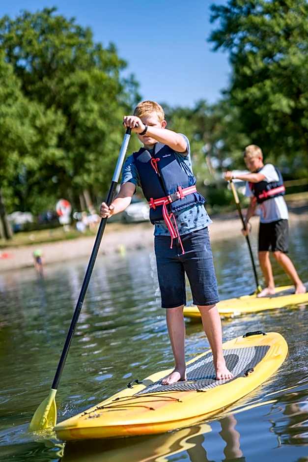 Ringsjöstrand Camping, Hotell och Stugby