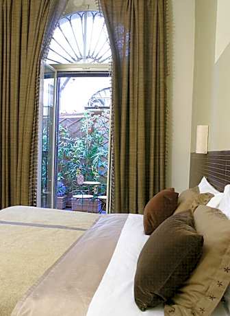 Family Suite (5 Adults)