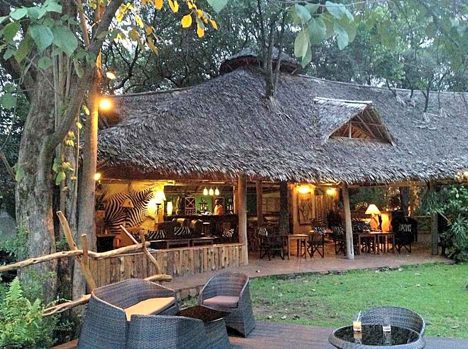 Exploreans Mara River Camp