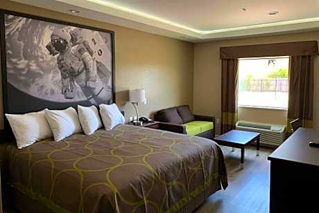 Super 8 by Wyndham Kingwood Houston North