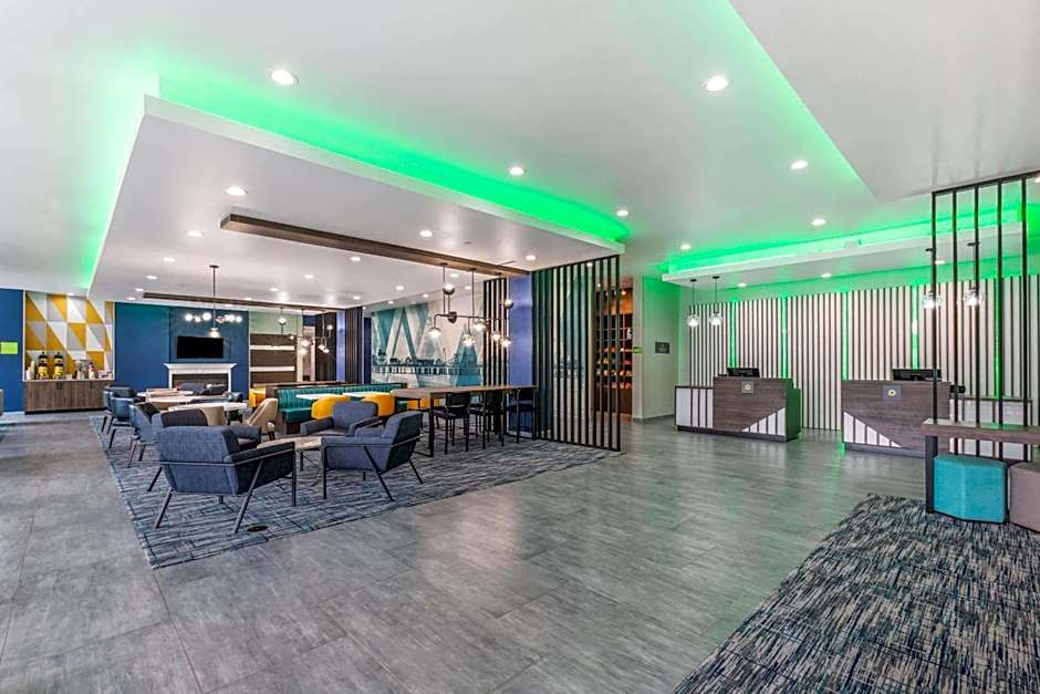 La Quinta Inn & Suites by Wyndham Galveston West Seawall