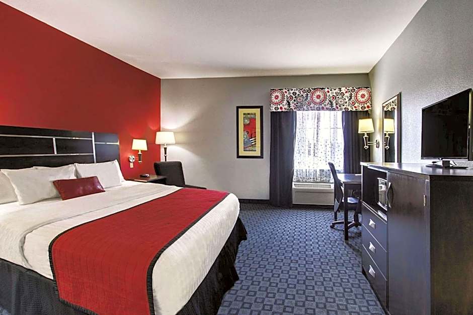 La Quinta Inn & Suites by Wyndham Dallas Hutchins