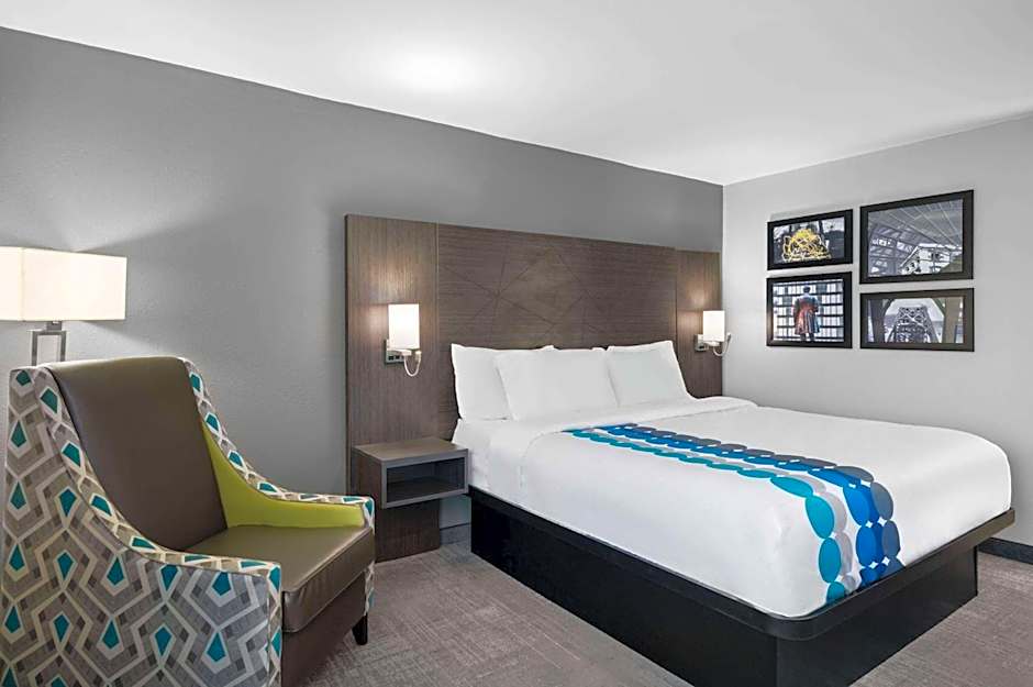 La Quinta Inn & Suites by Wyndham Indianapolis Airport Executive