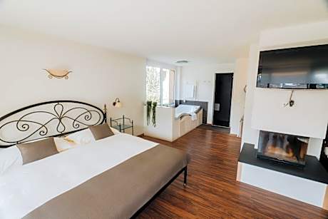 Suite with Garden View