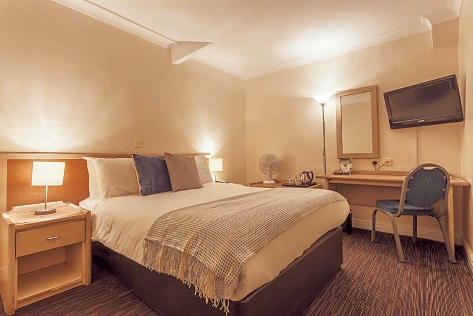 Photo 1 of 4 of Double Room
