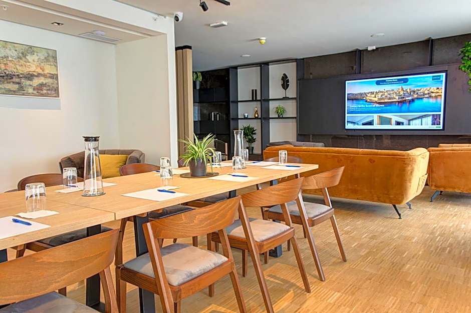 Land's End, Boutique Hotel