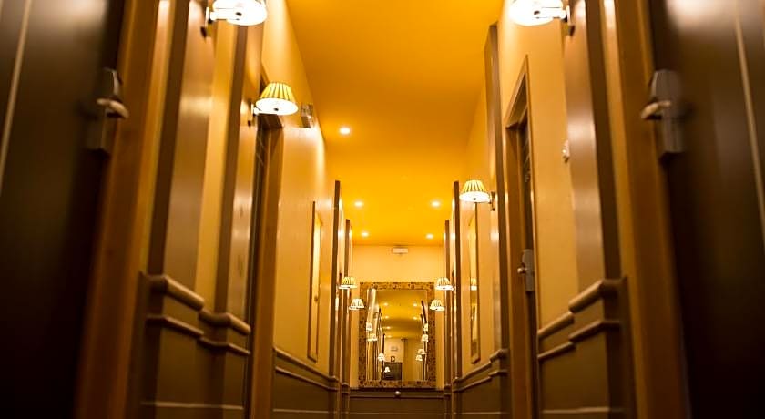 TANA Hotel