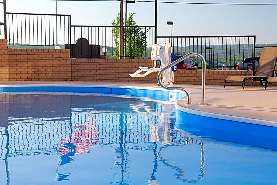 Grand View Inn & Suites