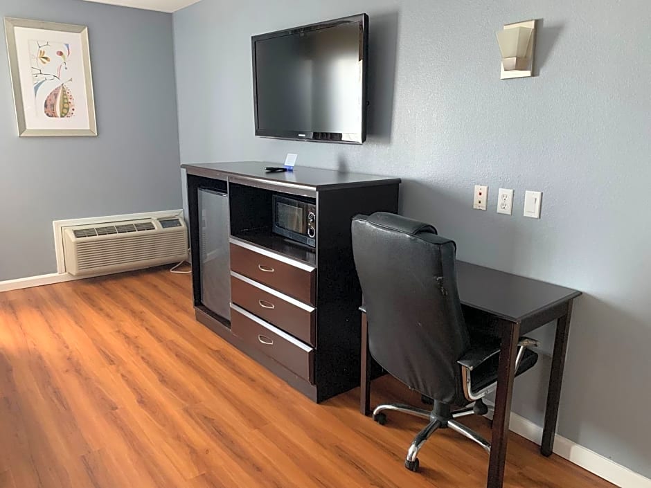Rodeway Inn & Suites