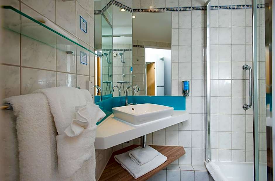 Holiday Inn Express London Luton Airport By IHG