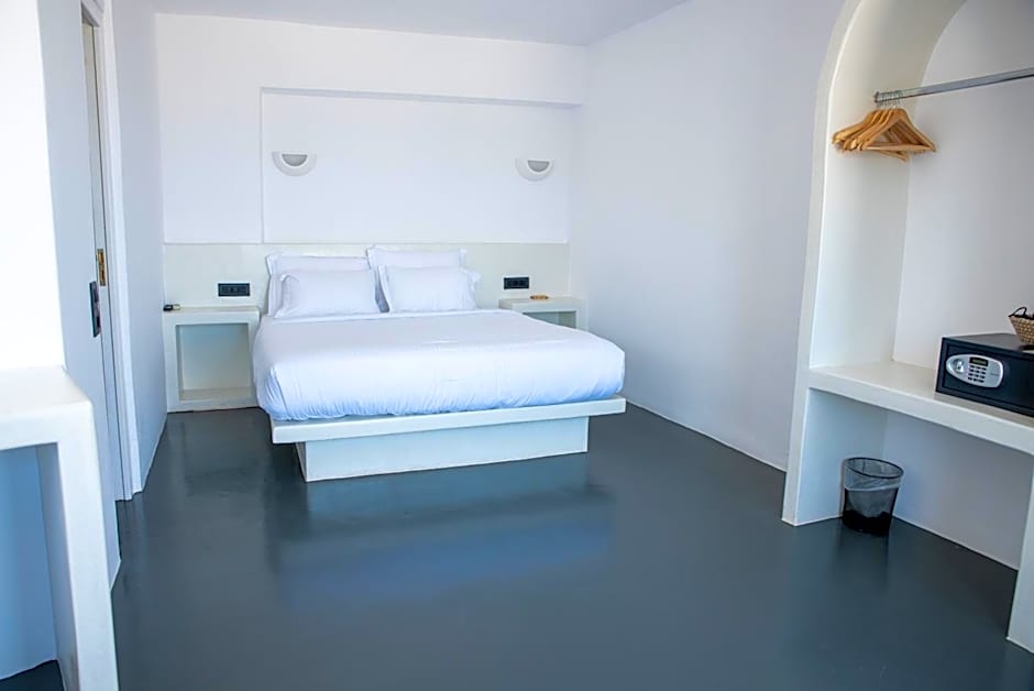 Photo 1 of 17 of Signature Suite, Jetted Tub, Sea View
